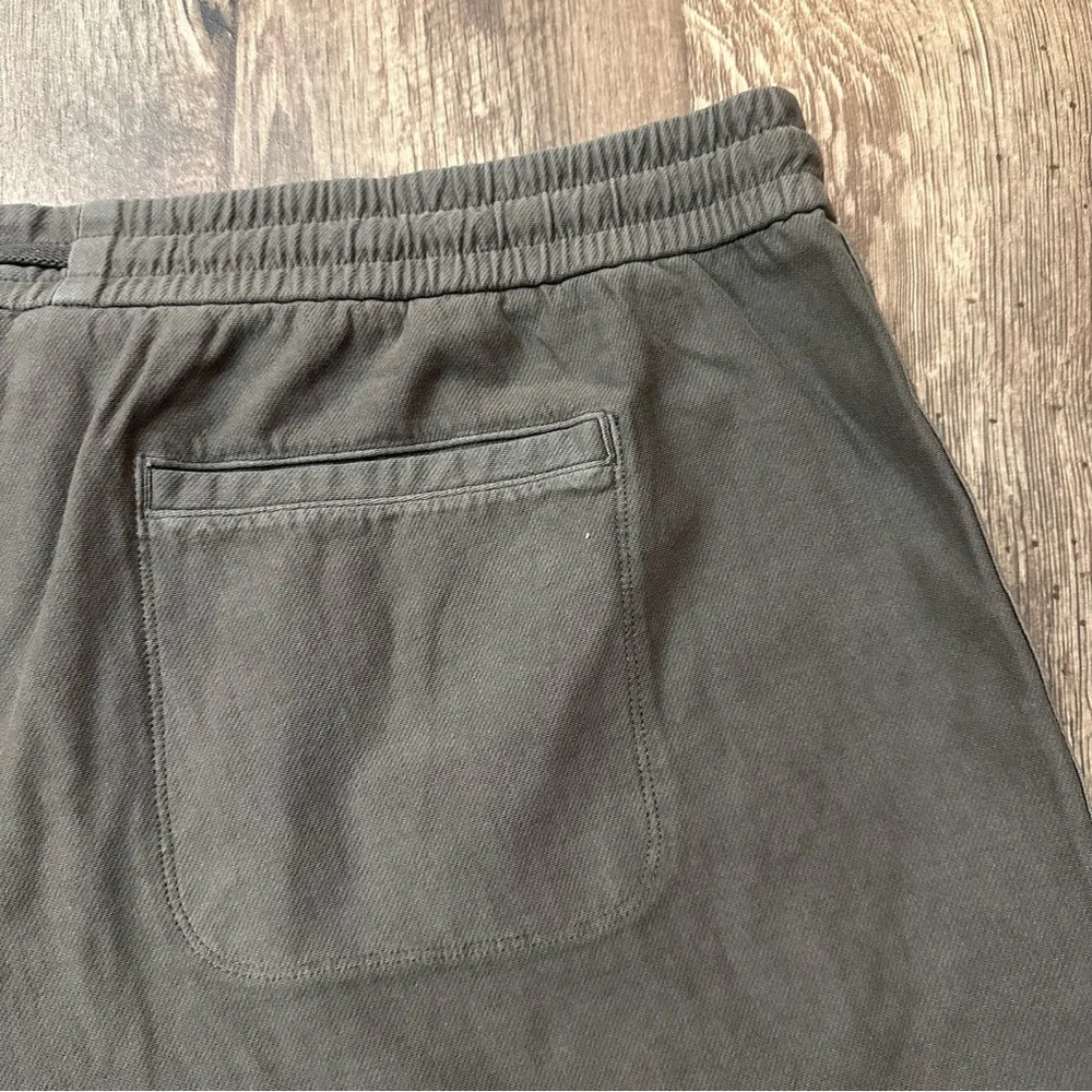 Athleta Farallon Breathable Shorts Women’s Size 24 Cypress Green